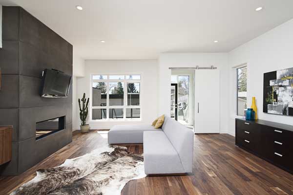 Fotografía de un hermoso salón, moderno, con paredes y techo de pladur.